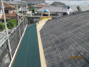 大屋根自着層付き防水シート貼り。